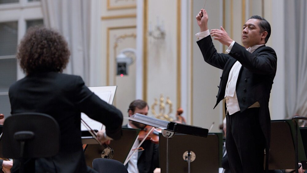 Romantickí skladatelia v Slovenskej filharmónii pod taktovkou Adriana Prabavu