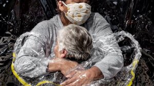 Posolstvom fotografie roka je láska a porozumenie