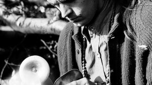 Kapela DRŤ uvádza titulnú skladbu k dokumentu KOMÚNA