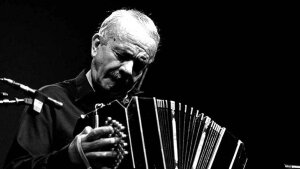 Astor Piazzolla nezomrel. Jeho duch je stále v Buenos Aires!