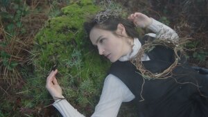 Vypočujte si titulnú skladbu k seriálu Slovania Láska neumiera