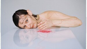 Silný debut na záver roka: album Inou krajinou