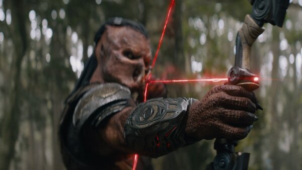 Legendárny Predátor sa vracia do kín v novom pokračovaní s hviezdnym obsadením