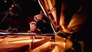 Umelecko - vzdelávací projekt S Hviezdoslavom do lavíc