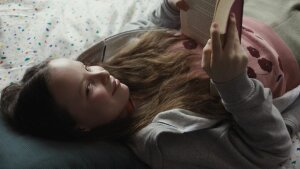 Čo vie Marielle: Čierna komédia o tom, keď vám vaše dieťa vidí až do duše