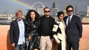 Film Jedna bitka za druhou: Na červenom koberci Leonardo DiCaprio, Benicio Del Toro aj Sean Penn