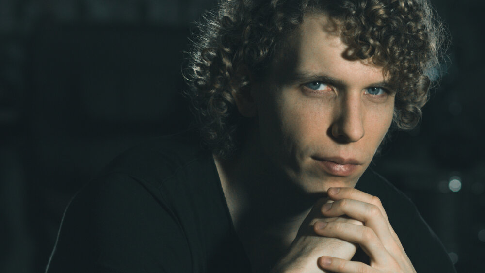 Na singli Vocalis spolupracuje speváčka  Loire Cotler z filmového soundtracku Duna