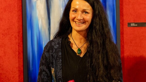 Výstava Zrkadlenie Ivany Záleskej v piešťanskom Dome umenia sprítomňuje krehkú textúru ľudského bytia