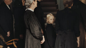 Odkazy predkov a miznúci tieň patriarchátu vo filme Pohľad do slnka