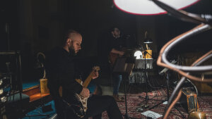 Pesničkár havrilla pokračuje v Katedrála Tour