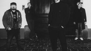 Surový zvuk, silný text a klip od Petra Bebjaka. Vypočujte si singel Daj si pozor, čomu uveríš