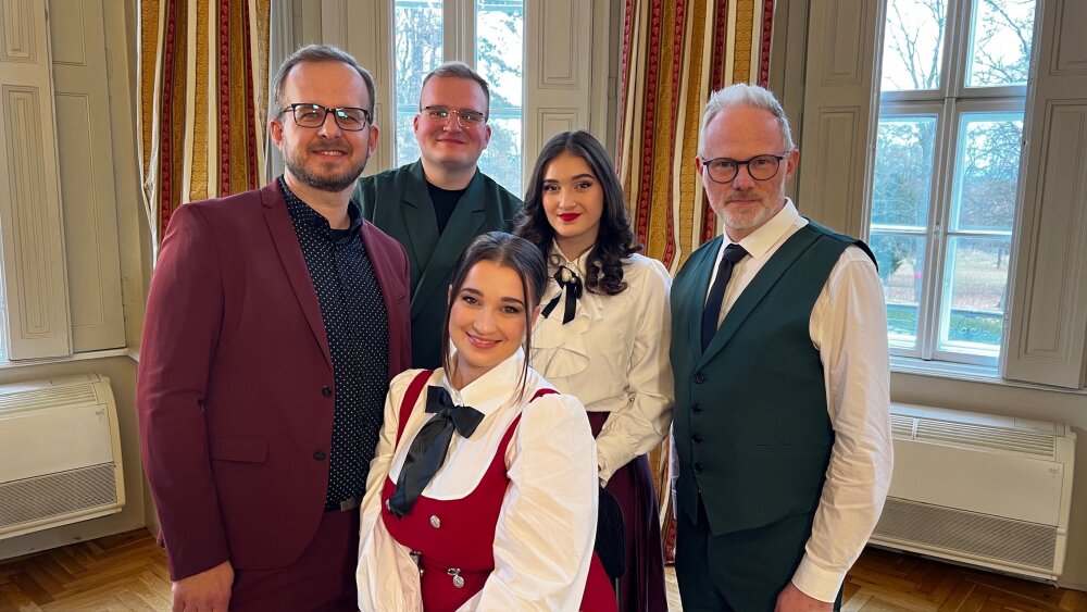 WAR IS OVER! Skupina VOISING predstavuje ikonickú vianočnú skladbu v novom a´cappella šate!