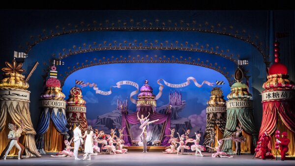 Dramox uvádza v Londýne úplne vypredaného Luskáčika z Anglického národného baletu