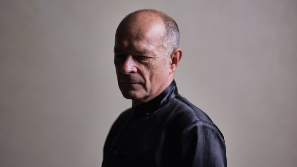 Skladateľ a klavirista Miki Skuta predstavuje nový album MANTRAS with & without Words