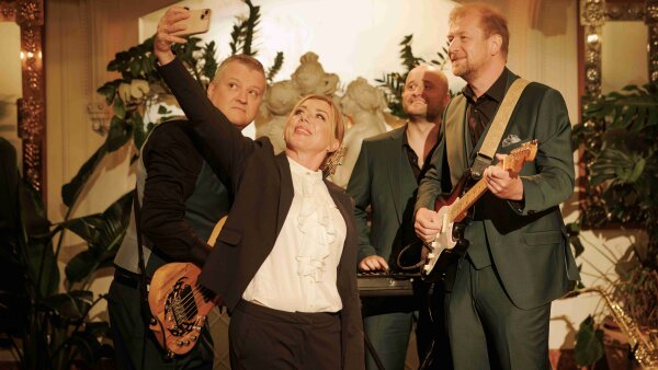 Škandál v kúpeľoch! Fischer, Pechlát a Jeřábek pristihnutí pri špehovaní