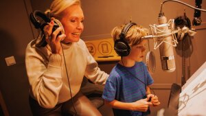 Helena Vondráčková naspievala k novej komédii Šviháci duet s najmladším interpretom vo svojej kariére.