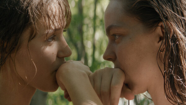 Nápaditý a provokatívny debut mladej slovinskej režisérky  Čo ti je, dievča?, prichádza do kín