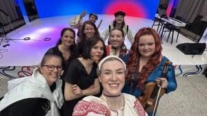 The Ladies Ensemble pod vedením huslistky Anežky Kara otváralo Slovenský olympijský dom v Miláne a následne absolvovalo turné s Mariánom Čekovským