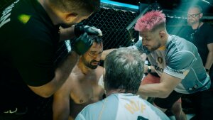 Prvá ukážka z filmu Bojovník odhaľuje surovú drámu o hľadaní druhej šance: Milan Ondrík zvádza najťažší zápas svojho života