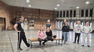 Divadlo Jonáša Záborského uvedie hru 100 songov