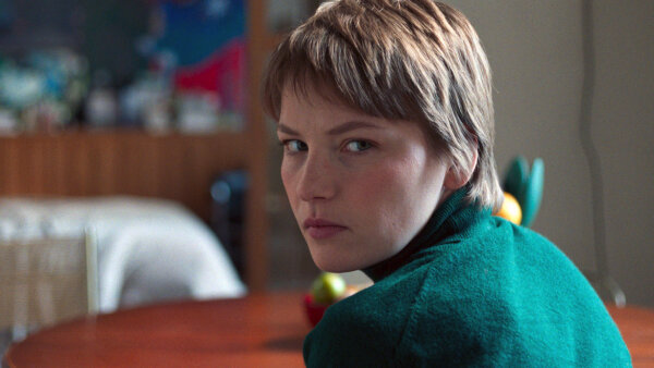 Do kín prichádza provokatívny konšpiračný thriller HYSTÉRIA, ktorý odhaľuje, čo nechceme vidieť