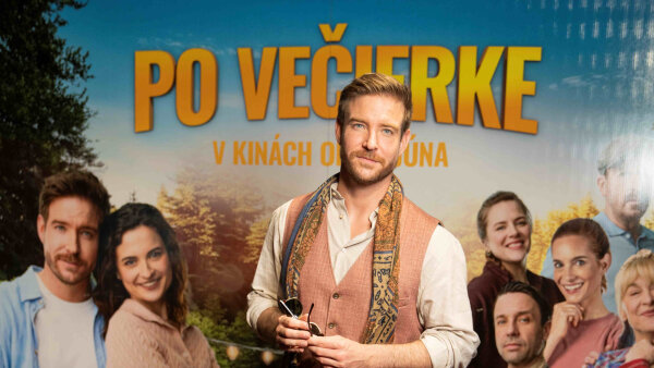 Vladimír Polívka priniesol do Bratislavy nostalgiu letných táborov. Komédia Po večierke mieri do kín