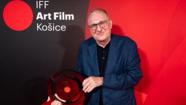 Cenu Zlatá kamera za prínos slovenskej kinematografii získal na festivale Art Film Peter Dubecký