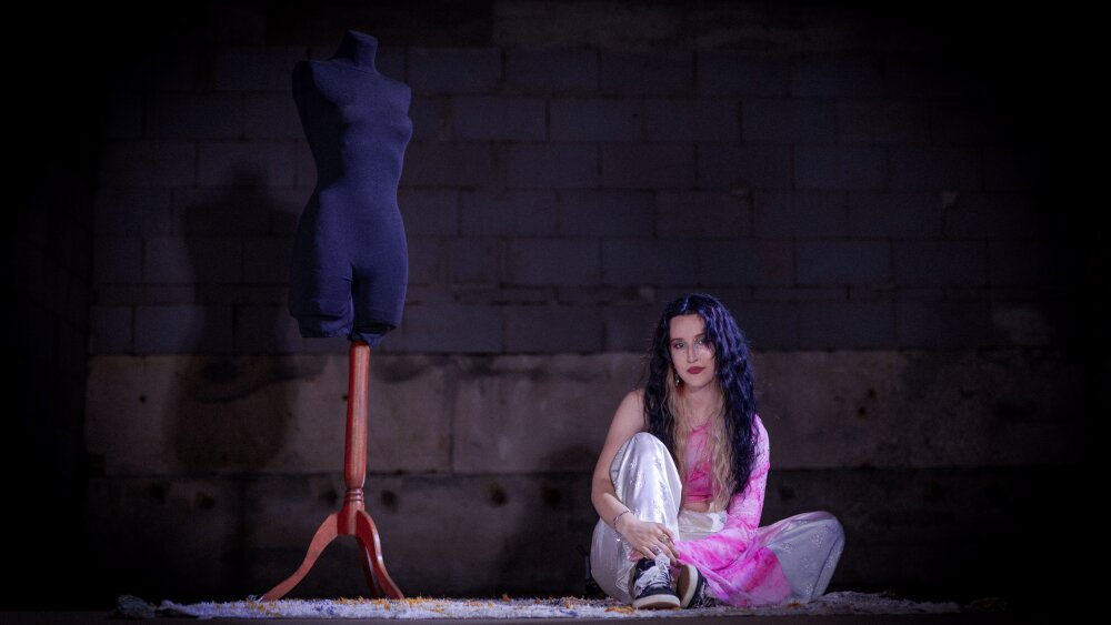 Anika IRIS – nový singel ENOUGH