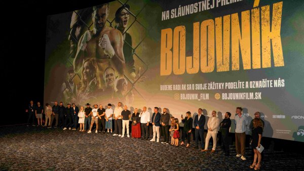 Milan Ondrík si pri nakrúcaní Bojovníka siahol na dno. Očakávaný film teraz predstavil na slávnostnej premiére