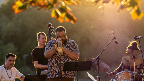 Jazz, ktorý komunikuje: Lukáš Oravec Quartet na Štrkovci