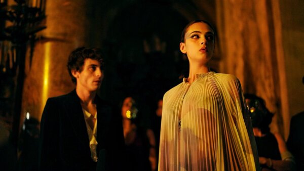 Fantóm opery prichádza do súčasnosti. Deva Cassel rozohrá temnú romancu v Opere Garnier