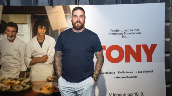 Príbeh slávneho Anthonyho Bourdaina mieri do kín: Slávnostná premiéra filmu TONY prilákala známych kuchárov!