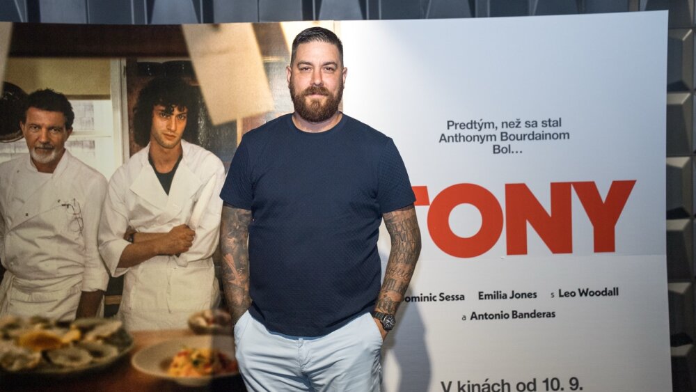 Príbeh slávneho Anthonyho Bourdaina mieri do kín: Slávnostná premiéra filmu TONY prilákala známych kuchárov!