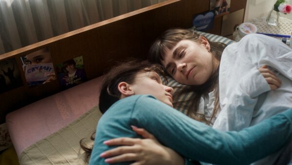 Ocenený film Martiny Buchelovej Milovník, nie bojovník o mladej láske v šialenom svete prichádza do slovenských kín