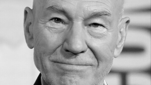 Zomrel Patrick Stewart. Kapitánovi Picardovi dal hlas shakespearovského herca