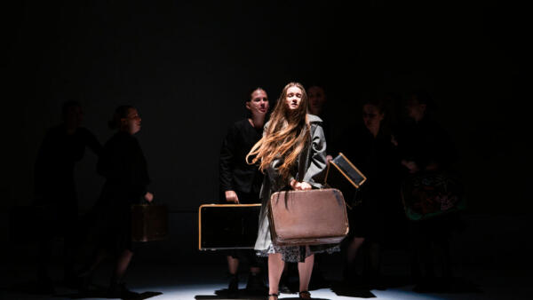 Inscenácia, ktorá pozýva k objatiu