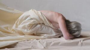 Dievča na oltári: antický príbeh prerozprávaný do modernej doby. Staňte sa jeho spolutvorcami!