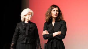 Objím ma: tri príbehy o nezlomnej ženskej sile