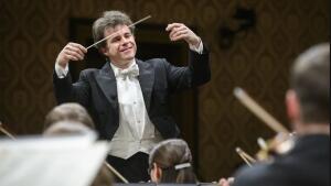 Jakub Hrůša prevezme post šéfdirigenta Českej filharmónie