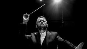 Kirill Karabits: Brahms nám pripomína krásu a pocit večnosti, Adams strach a neistotu