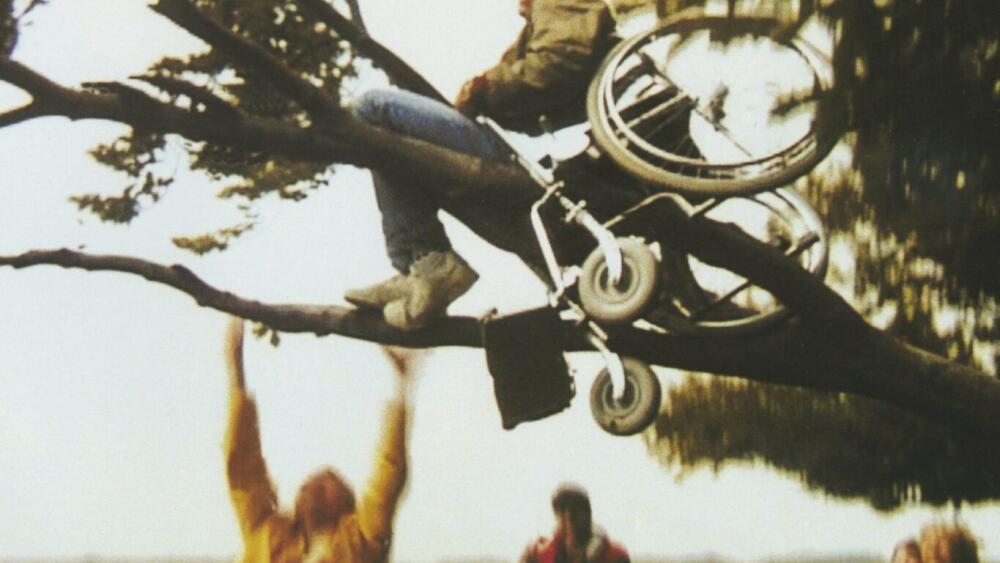 Vzniká nové filmové hnutie Dogma 25. Manifest bol predstavený na festivale v Cannes