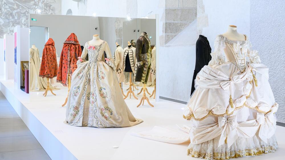 Marie Antoinette – Unikátna výstava kráľovniných šiat na Bratislavskom hrade