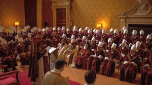 Zaujíma vás voľba pápeža? Film Konkláve odhaľuje viac ako dokumenty
