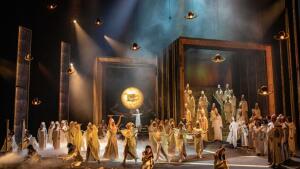 Premiéry a sviatočné dni v SND