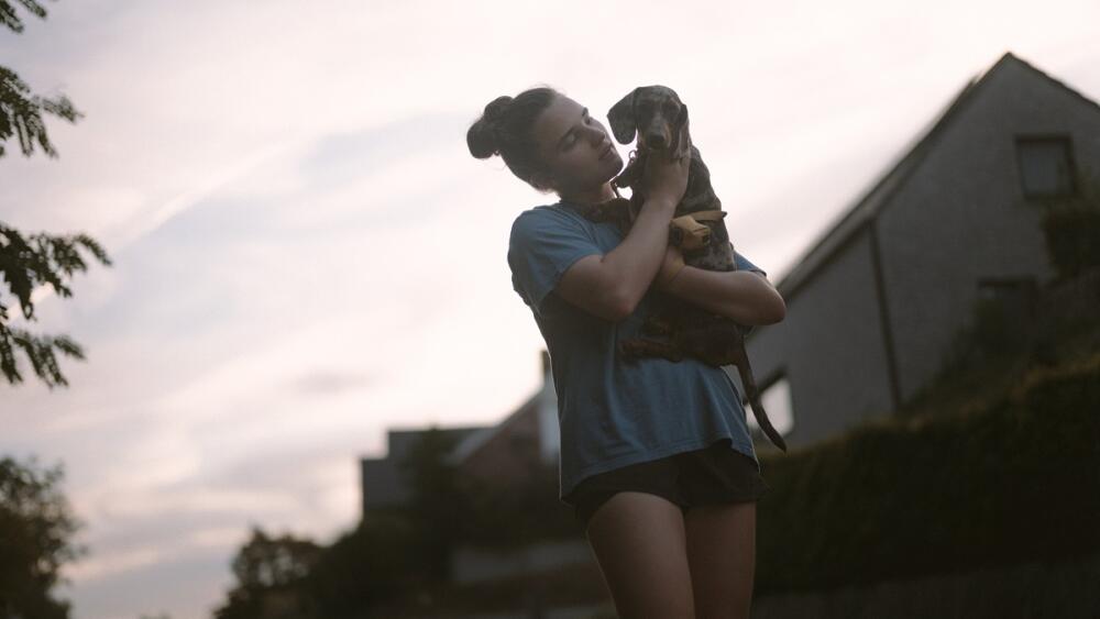 Niektoré ticho je nenápadné, iné ohlušujúce. Do kín prichádza dráma JULIE MLČÍ