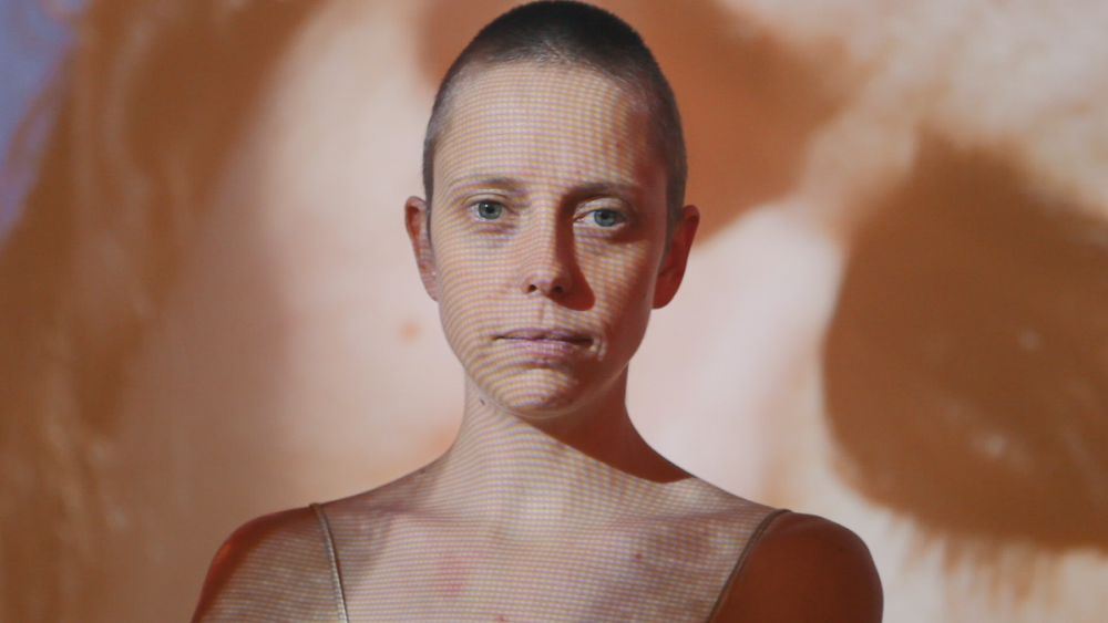 Cestu fotografky Marie Tomanovej k úspechu zachytáva dokumentárny film SVET MEDZI NAMI