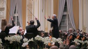 Pod taktovkou Ralfa Weikerta: jazzový Hindemith a sugestívny Cherubini