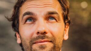 Žijem a či len prežívam? Pýta sa pesničkár Juraj Hnilica