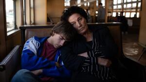 ASFK uvádza do kín Mosty – hlbokú drámu Levana Akina o odpúšťaní a nádeji na nový život