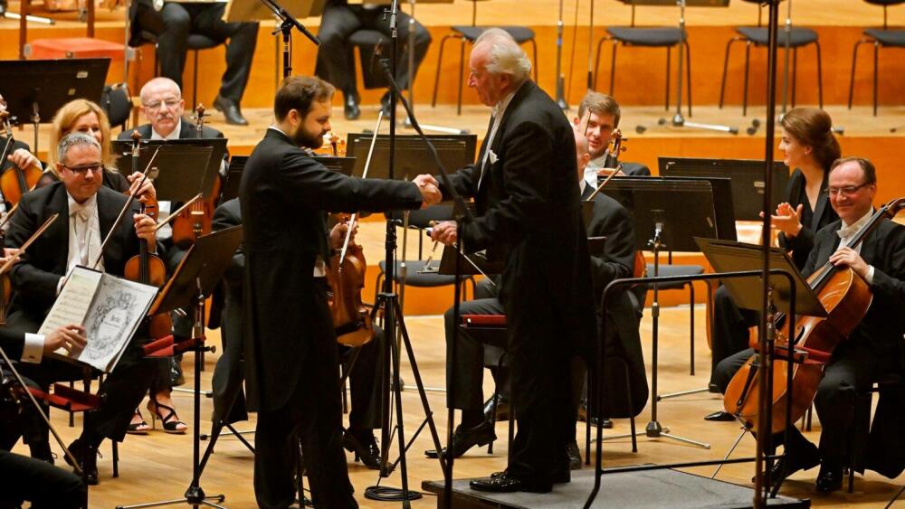 Hudobná inteligencia Dalibora Karvaya a Fantastická symfónia v nedotknutom, klasickom móde